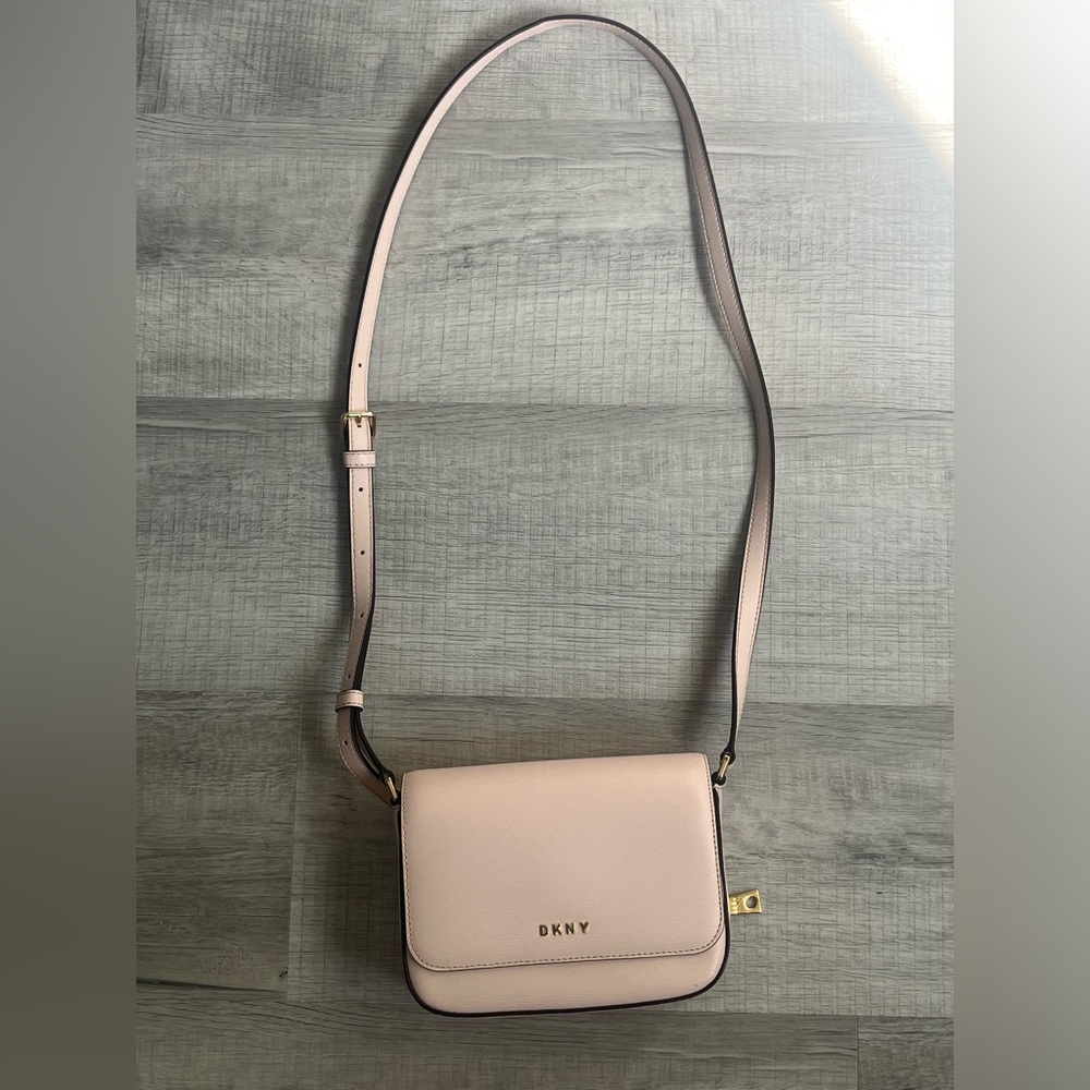 DKNY Crossbody Puse